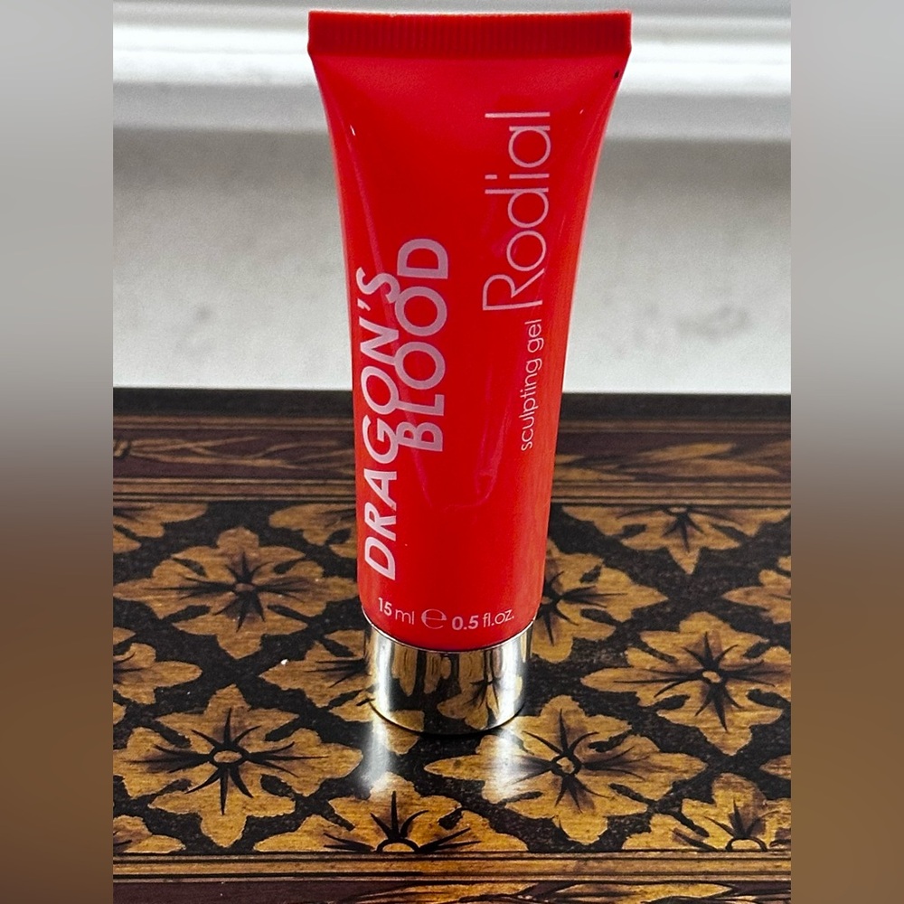 (NEW) RODIAL Dragons Blood Sculpting Gel